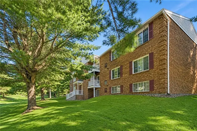 951 Woodhollow Dr gallery image 6