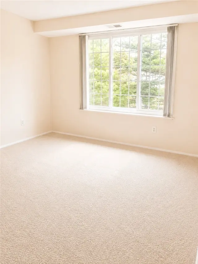 951 Woodhollow Dr gallery image 9