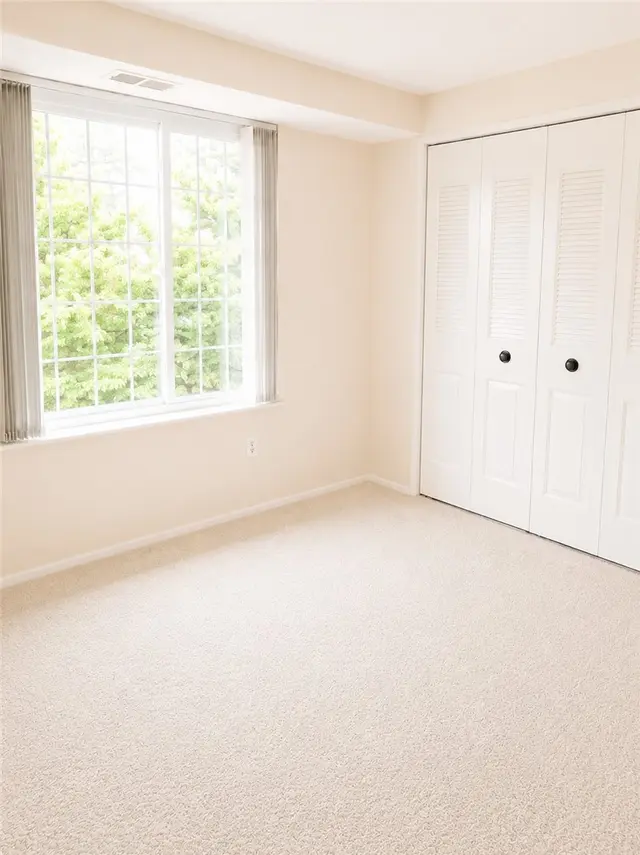 951 Woodhollow Dr gallery image 18