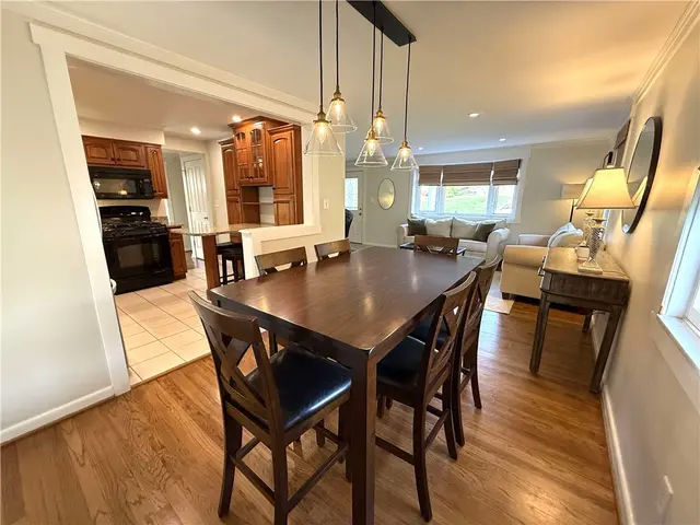 9513 Saratoga Dr gallery image 4