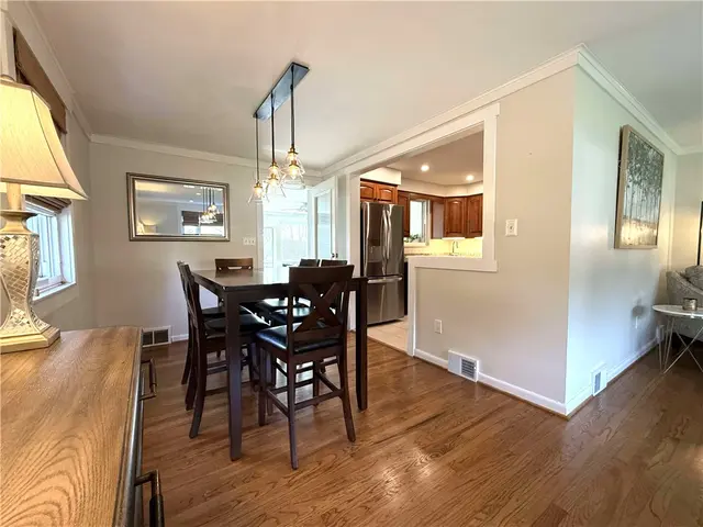 9513 Saratoga Dr gallery image 7