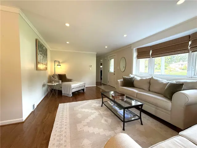 9513 Saratoga Dr gallery image 23
