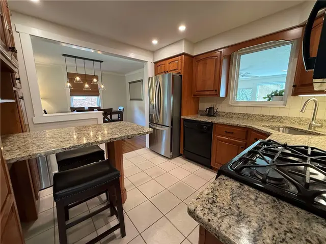 9513 Saratoga Dr gallery image 32