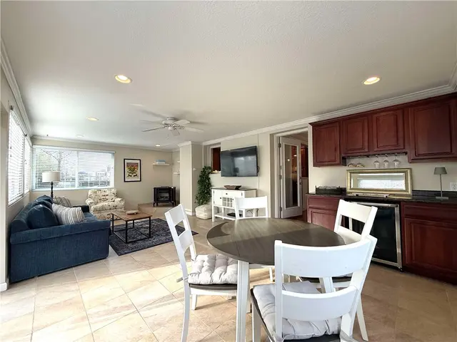 9513 Saratoga Dr gallery image 35