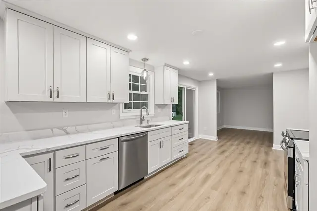 9574 Toft Ct gallery image 2