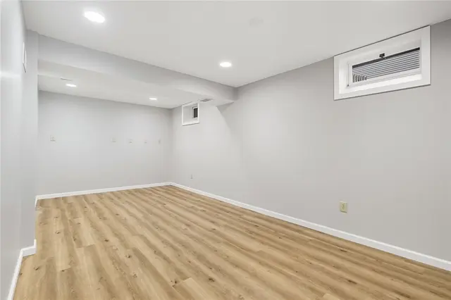 9574 Toft Ct gallery image 20