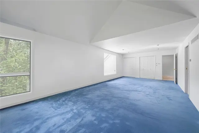 958 Blackburn Road gallery image 18