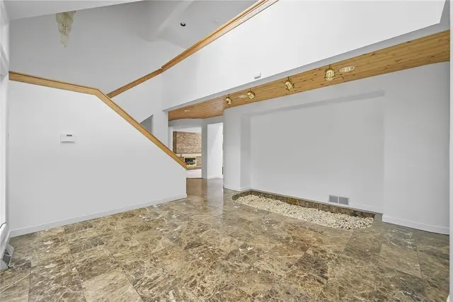 958 Blackburn Road gallery image 32