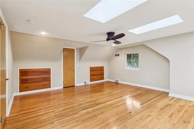 96 Link Ave gallery image 19