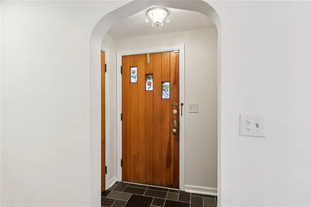 96 Link Ave gallery image 35