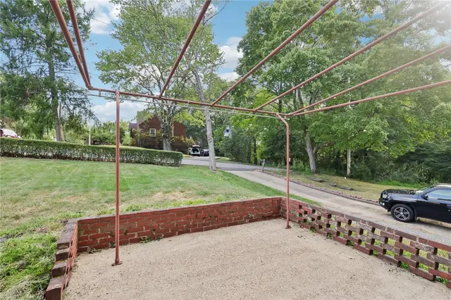 96 Link Ave gallery image 37