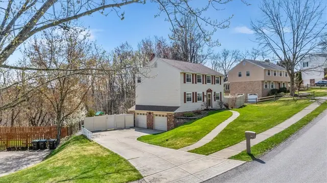 960 Broad Meadow Dr gallery image 2