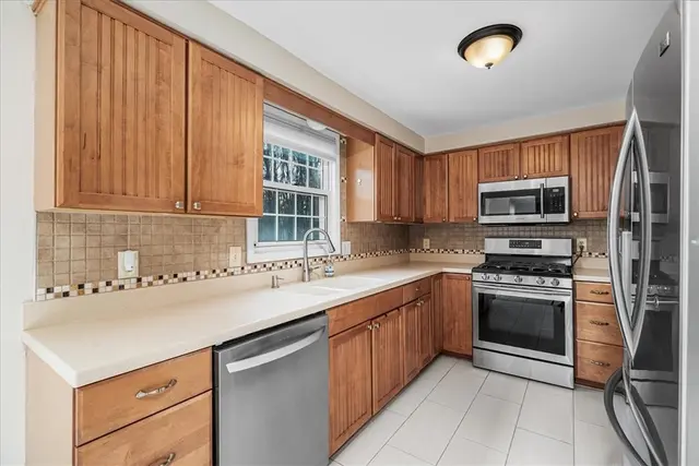 960 Broad Meadow Dr gallery image 8