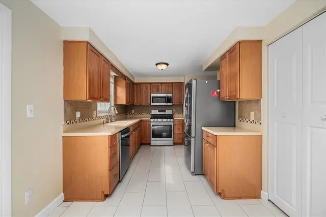 960 Broad Meadow Dr gallery image 10