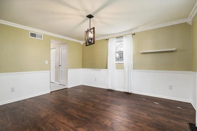 960 Broad Meadow Dr gallery image 16