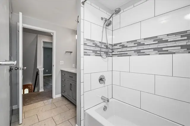 960 Broad Meadow Dr gallery image 32