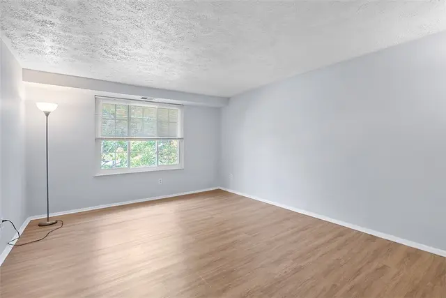 976 Wood Hollow gallery image 15