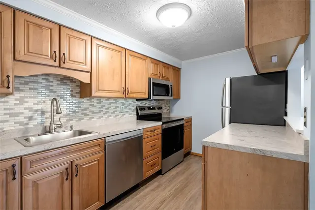 976 Wood Hollow gallery image 28