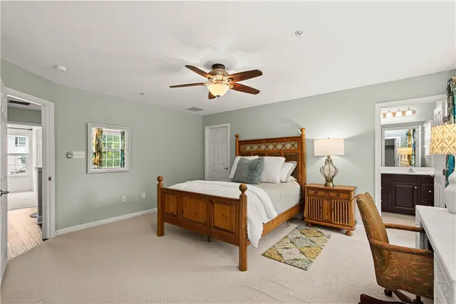 98 Kensington Dr gallery image 3