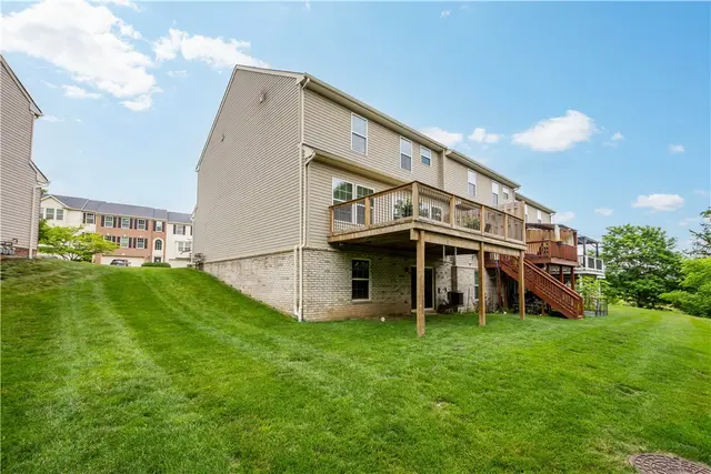 98 Kensington Dr gallery image 5