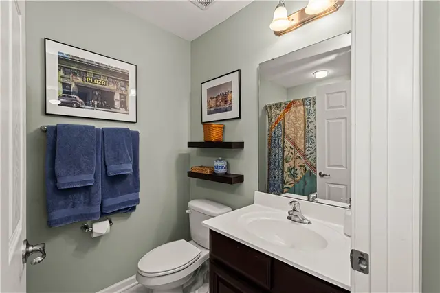 98 Kensington Dr gallery image 16