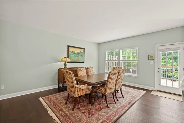 98 Kensington Dr gallery image 22