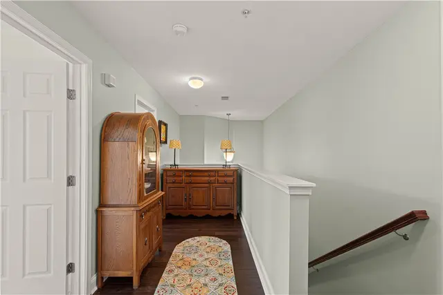 98 Kensington Dr gallery image 23