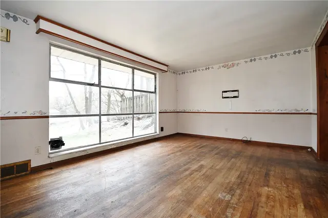 98 Reel Ave gallery image 5