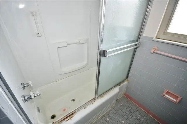 98 Reel Ave gallery image 6
