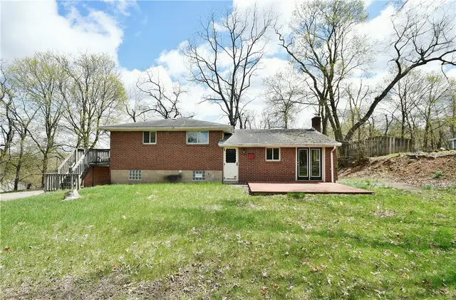 98 Reel Ave gallery image 9