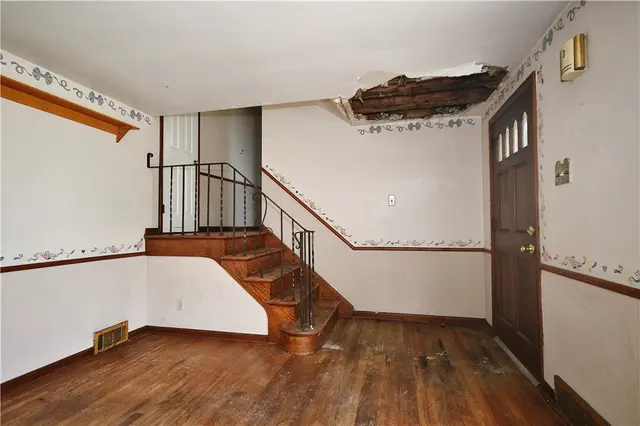 98 Reel Ave gallery image 15