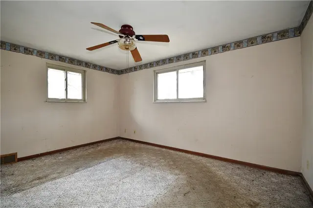 98 Reel Ave gallery image 16