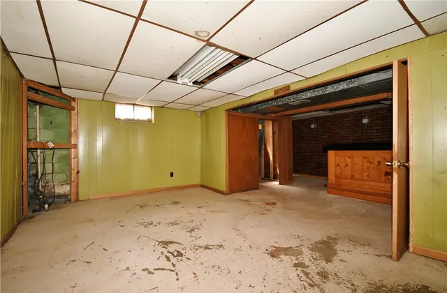 98 Reel Ave gallery image 20