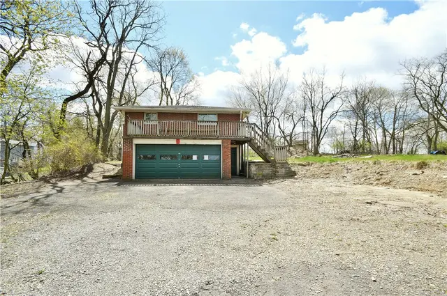 98 Reel Ave gallery image 29