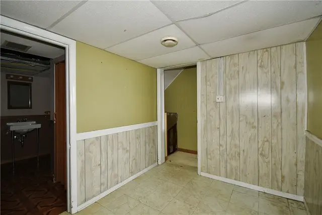 98 Reel Ave gallery image 31