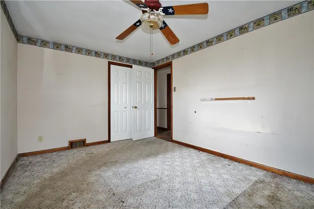 98 Reel Ave gallery image 32