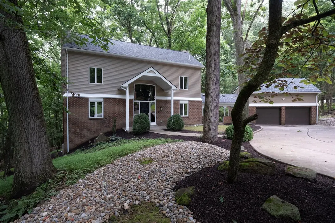 9843 Woodland Rd North