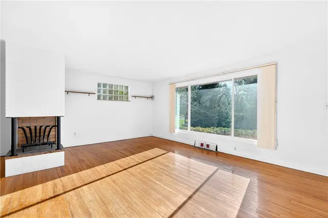 9885 Neuhart Blvd gallery image 5