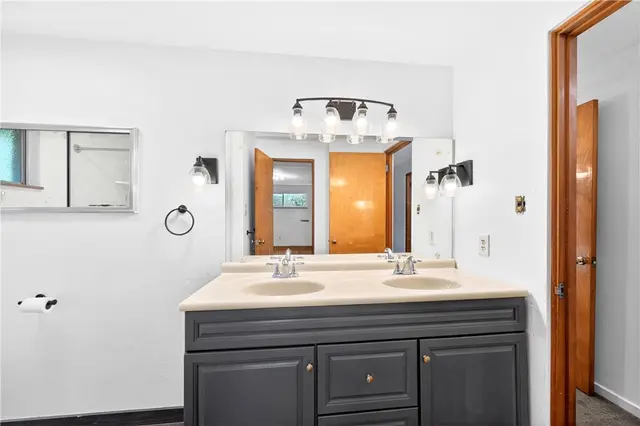 9885 Neuhart Blvd gallery image 6