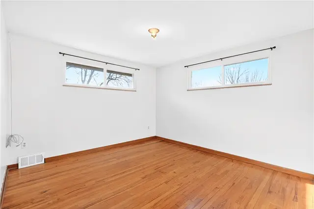 9885 Neuhart Blvd gallery image 18