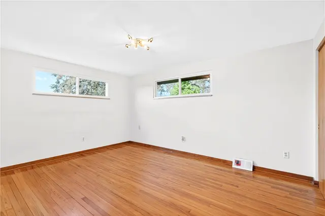 9885 Neuhart Blvd gallery image 40