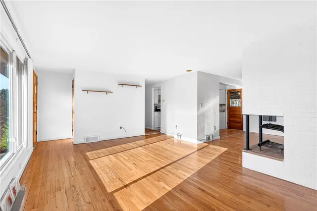 9885 Neuhart Blvd gallery image 42