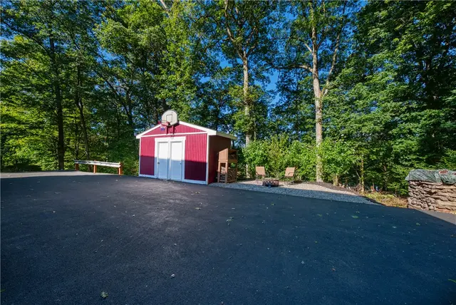 9905 Tomahawk Trl gallery image 4