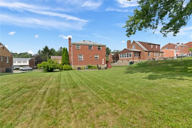 992 Willow Dr gallery image 10