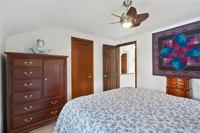 992 Willow Dr gallery image 11