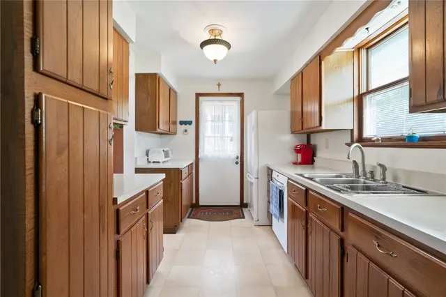992 Willow Dr gallery image 16