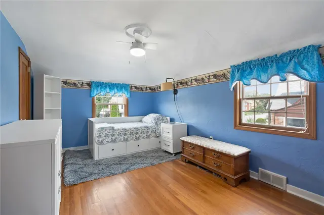992 Willow Dr gallery image 18