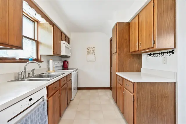 992 Willow Dr gallery image 28